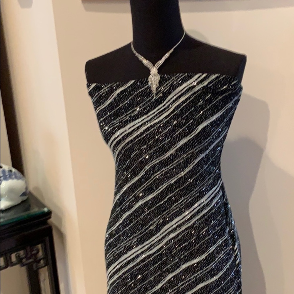 Strapless evening gown, beautiful look!